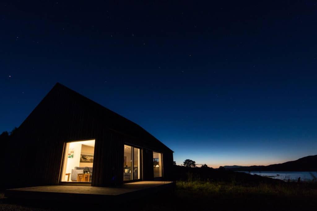 Beautiful Views From Right Above The Water Villa Dunan Eksteriør billede
